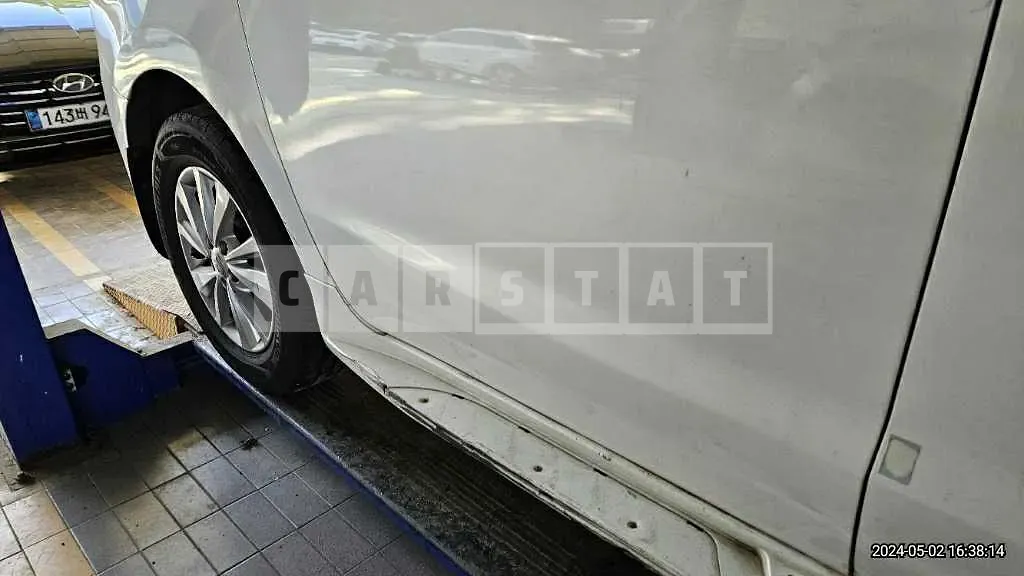Photo 2 of 22: 2018 Kia Carnival — Korean insurance auction