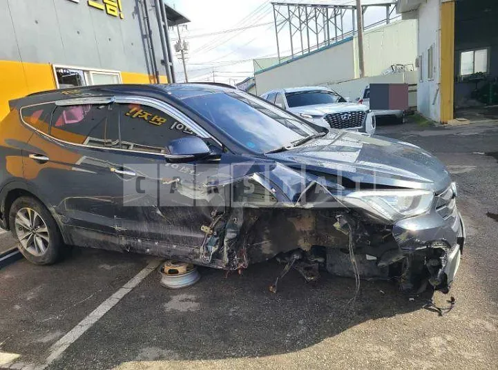 Photo 2 of 8: 2015 Hyundai Santa Fe DM Diesel — Korean insurance auction