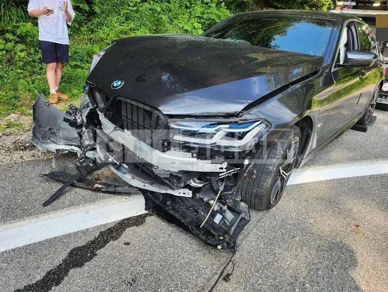 Photo 2 of 39: 2021 BMW 530e — Korean insurance auction
