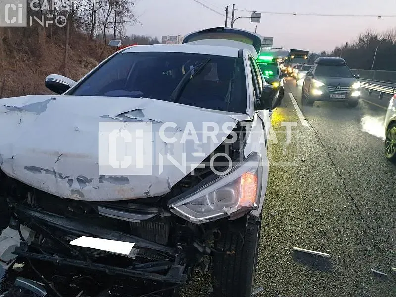 Photo 2 of 18: 2015 Hyundai Santa Fe, VIN KMHSU81UBFU514231 — Korean insurance auction