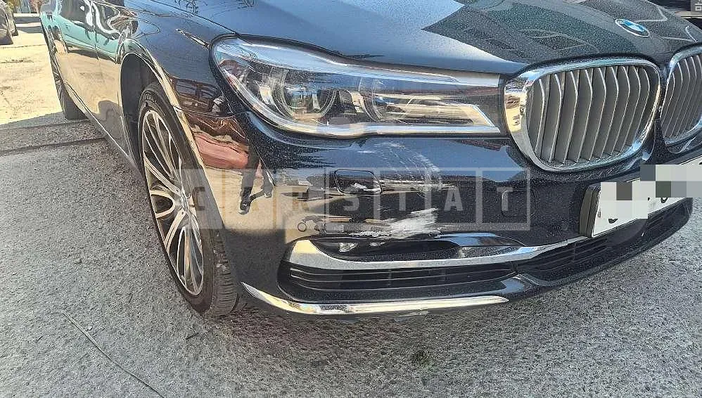 Photo 2 of 12: 2016 BMW 750Li xDrive — Korean insurance auction