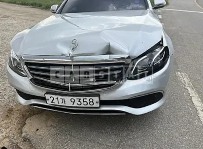 Photo 1 of 4: 2017 Mercedes-Benz E220d 4Matic — Korean insurance auction