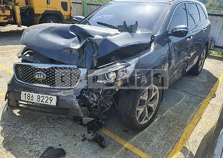 Photo 2 of 45: 2016 Hyundai Kia Sorento, VIN KMHGL41DBGU151472 — Korean insurance auction