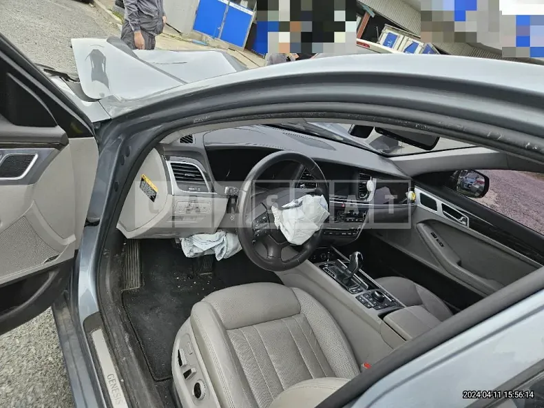 Photo 2 of 7: 2016 Genesis 3.3 — Korean insurance auction