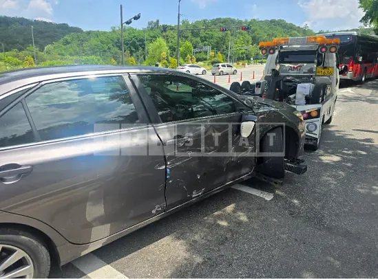 Photo 2 of 5: 2017 Toyota Camry Hybrid — Korean insurance auction