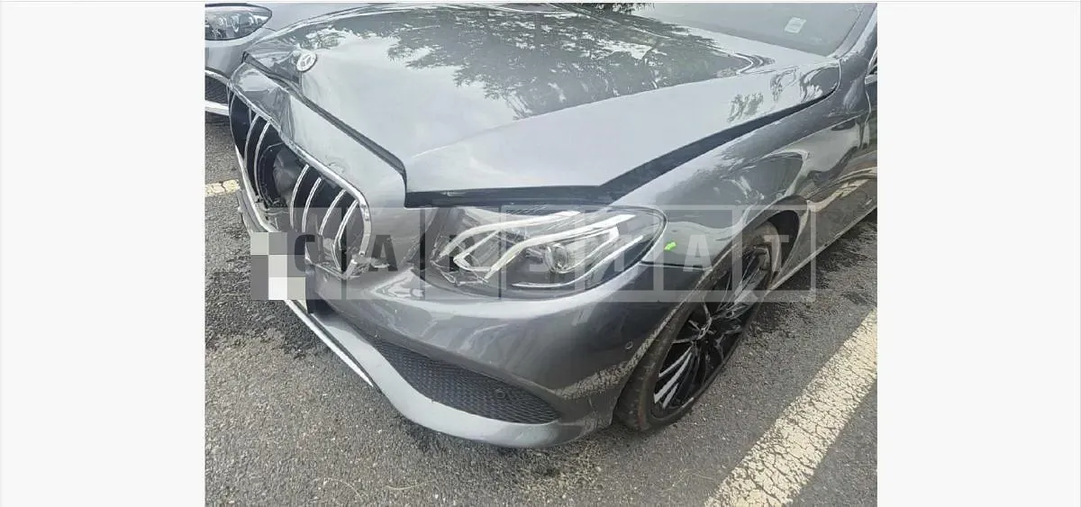 Photo 2 of 10: 2018 Mercedes-Benz E200 — Korean insurance auction