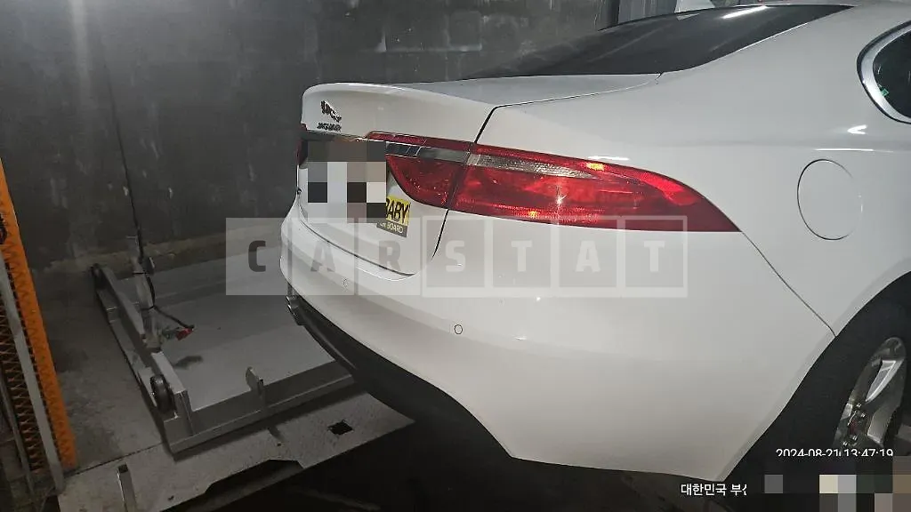 Photo 2 of 23: 2018 Jaguar New XF 20d Prestige (2016) — Korean insurance auction