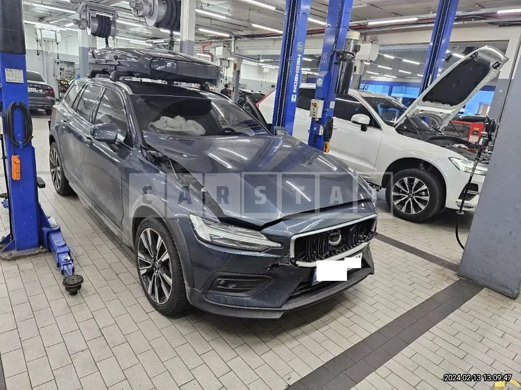 Photo 2 of 28: 2022 Volvo V60 CCB5 AWD, VIN YV1ZZL12CN1094913 — Korean insurance auction