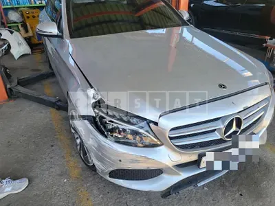Photo 1 of 28: 2018 Mercedes-Benz C220 d — Korean insurance auction