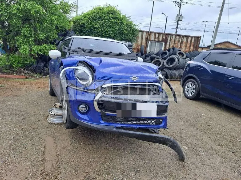 Photo 2 of 7: 2020 MINI Cooper — Korean insurance auction