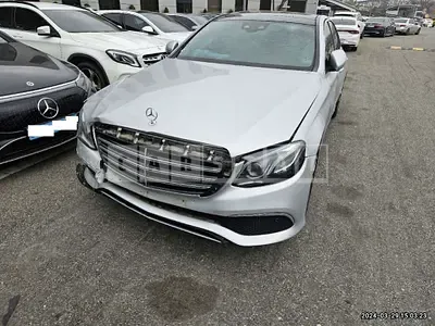 Photo 1 of 32: 2017 Mercedes-Benz E 300 — Korean insurance auction