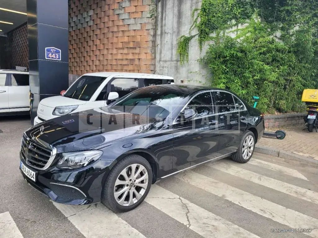 Photo 2 of 16: 2020 Mercedes-Benz E 300 4Matic, VIN W1KZF4KB6LA857875 — Korean insurance auction