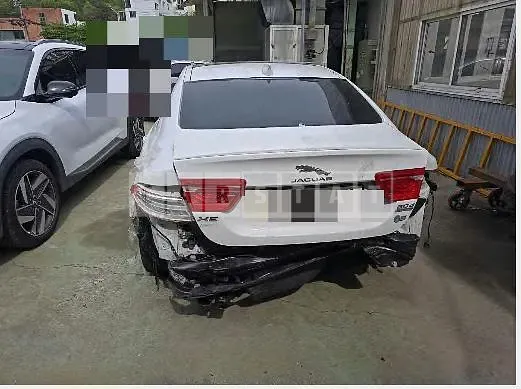 Photo 2 of 16: 2019 Jaguar XE 20d — Korean insurance auction