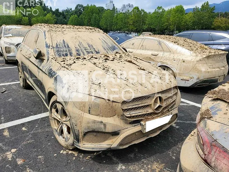 Photo 2 of 7: 2017 Mercedes-Benz GLC220d 4Matic, VIN WDC0G0FB0HF263354 — Korean insurance auction