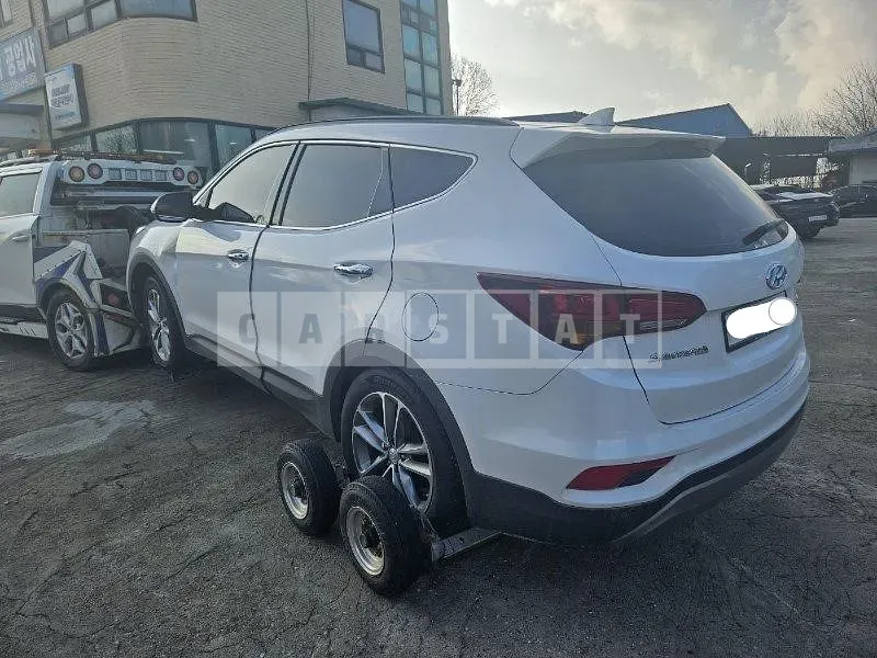 Photo 2 of 36: 2017 Hyundai Santa Fe, VIN KMHSW81UBHU702820 — Korean insurance auction