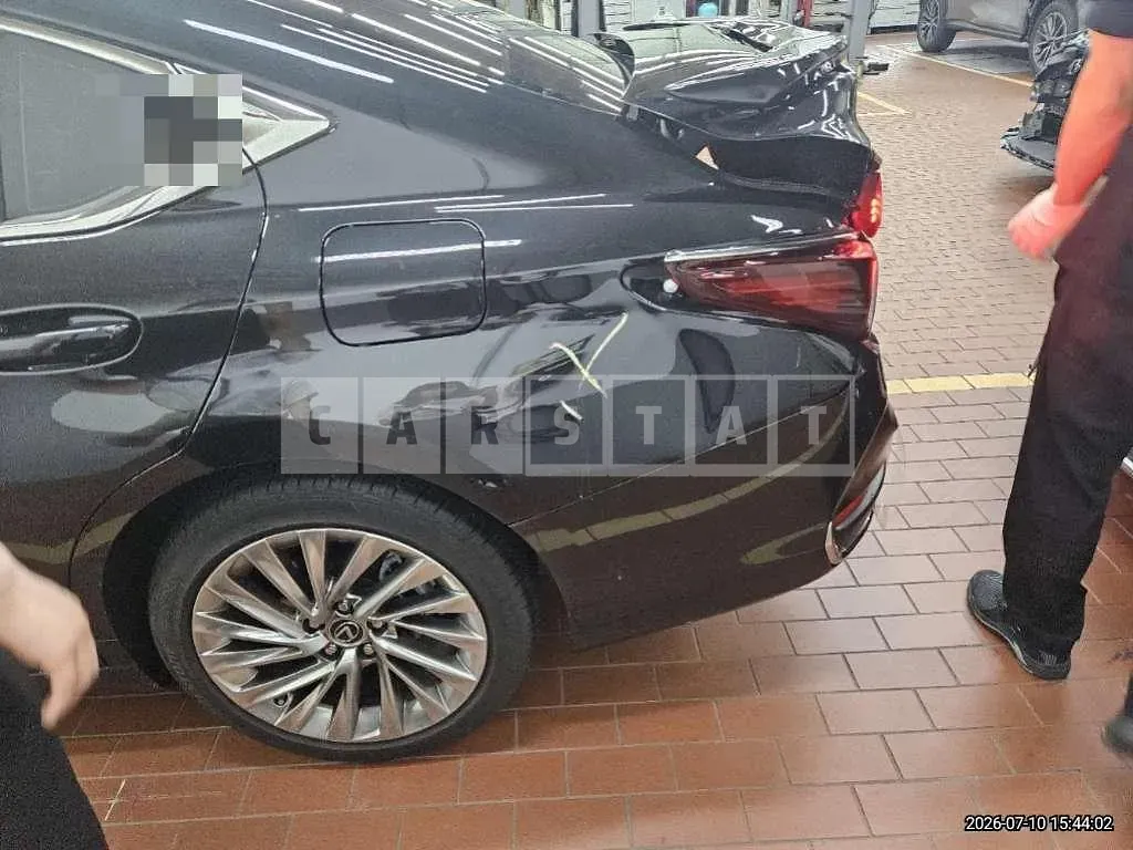 Photo 2 of 5: 2026 Lexus ES300h — Korean insurance auction