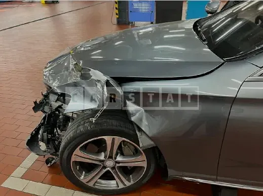 Photo 2 of 9: 2017 Mercedes-Benz E 300 4Matic, VIN WDDZF4KB1HA132417 — Korean insurance auction