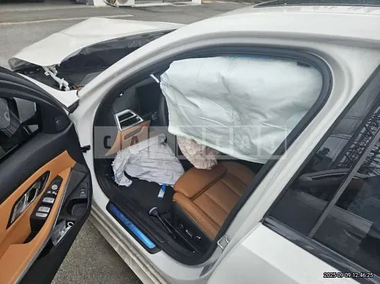 Photo 2 of 36: 2025 BMW 320i — Korean insurance auction