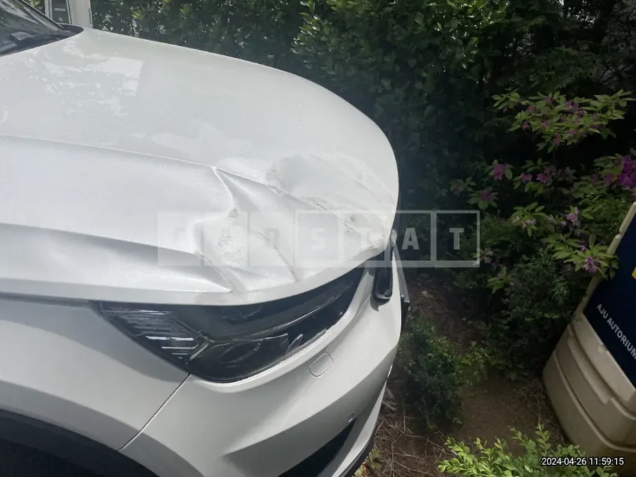Photo 2 of 13: 2018 Volvo XC40T4 (AWD) — Korean insurance auction