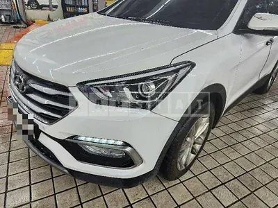 Photo 1 of 48: 2017 Hyundai Santa Fe DM, VIN KMHSW81UDJU792239 — Korean insurance auction