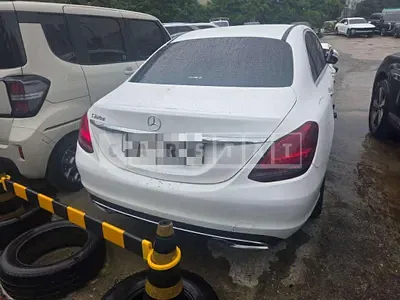 Photo 1 of 18: 2019 Mercedes-Benz C220 d — Korean insurance auction