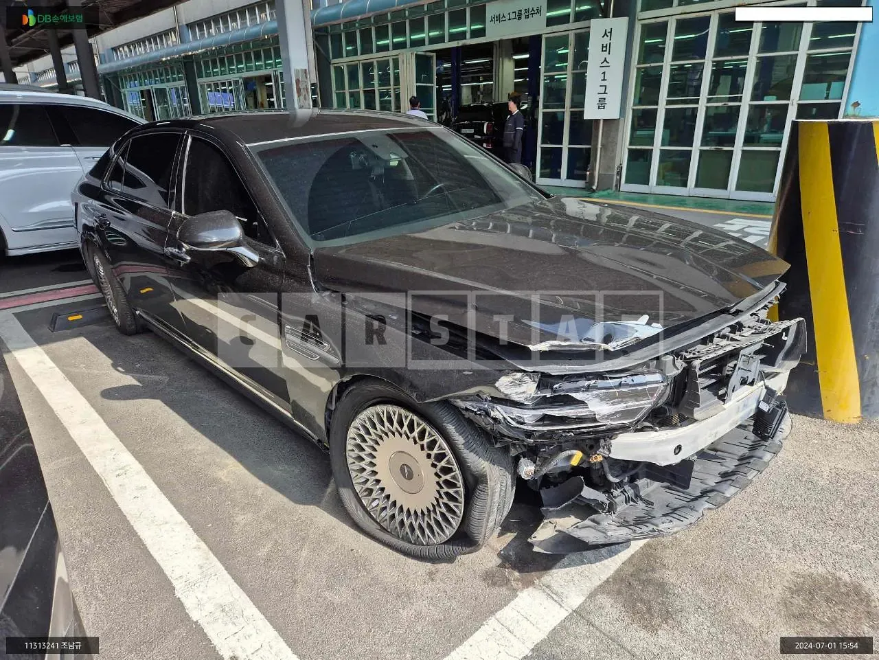 Photo 2 of 13: 2019 Hyundai Genesis /G90, VIN KMHG241DDKU071130 — Korean insurance auction