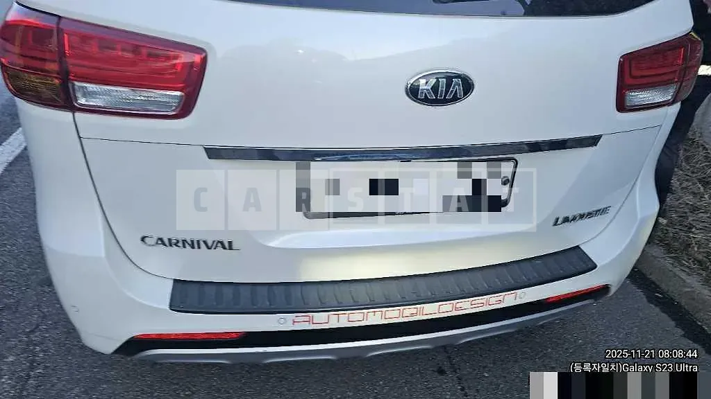Photo 2 of 5: 2015 Kia Carnivals — Korean insurance auction