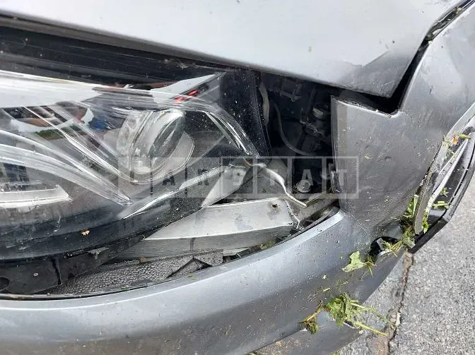 Photo 2 of 19: 2018 Mercedes-Benz E300, VIN WDDZF4JB1KA503827 — Korean insurance auction