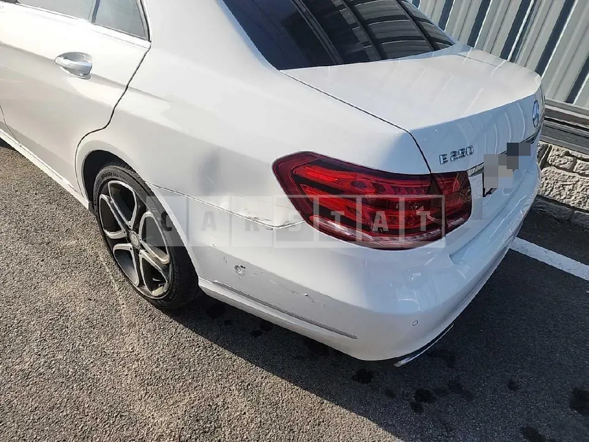 Photo 2 of 10: 2015 Mercedes-Benz E250 BlueTec 4Matic — Korean insurance auction
