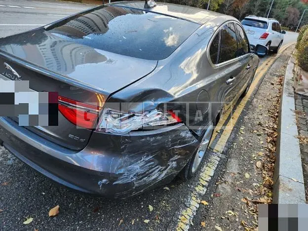 Photo 2 of 5: 2018 Jaguar XF 20d — Korean insurance auction