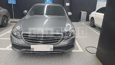Photo 1 of 34: 2018 Mercedes-Benz E300 4Matic, VIN WDDZF4KB6JA413294 — Korean insurance auction