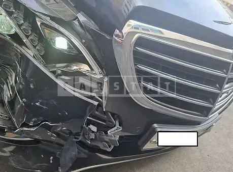 Photo 2 of 17: 2016 Mercedes-Benz E 300, VIN WDDHF5FB8GB284148 — Korean insurance auction