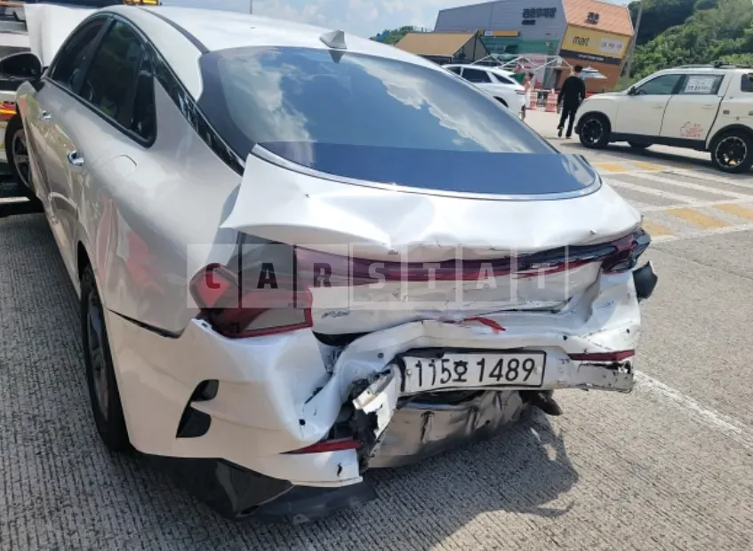 Photo 2 of 4: 2020 Kia K5 — Korean insurance auction