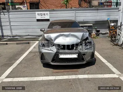 Photo 1 of 19: 2017 Lexus IS200T, VIN JTHBA5D28H5052262 — Korean insurance auction