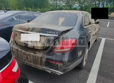 Photo 1 of 7: 2018 Mercedes-Benz E220d 4Matic, VIN WDDZF0FB2JA473186 — Korean insurance auction