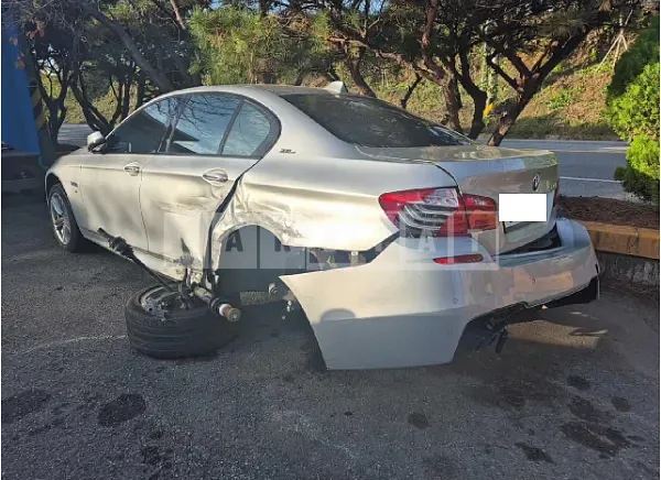 Photo 2 of 10: 2016 BMW 528i — Korean insurance auction