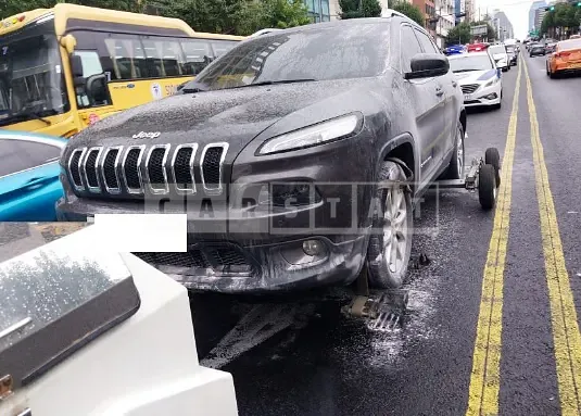 Photo 2 of 15: 2016 Jeep Cherokee, VIN 1C4PJMCU8GW101215 — Korean insurance auction