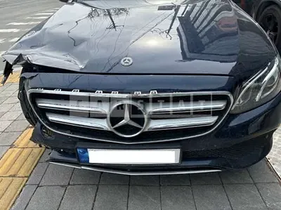 Photo 1 of 50: 2019 Mercedes-Benz E300 — Korean insurance auction