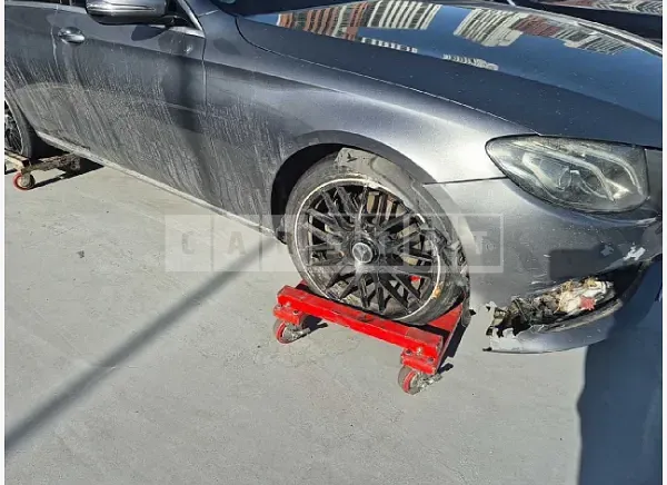 Photo 2 of 21: 2018 Mercedes-Benz E 200 — Korean insurance auction