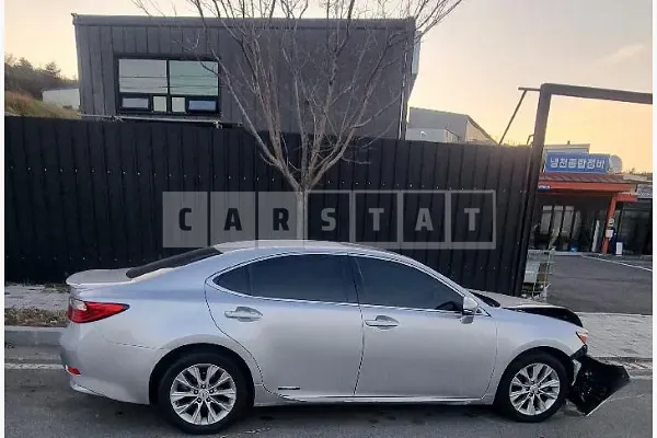 Photo 2 of 10: 2015 Lexus ES300h — Korean insurance auction
