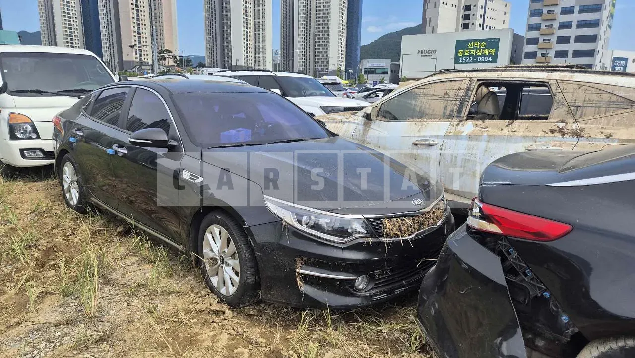 Photo 2 of 6: 2016 Kia K5, VIN KNAGX411BHA142602 — Korean insurance auction