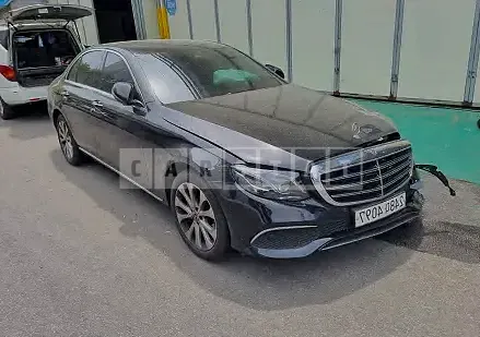 Photo 2 of 9: 2020 Mercedes-Benz E220d 4Matic, VIN W1KZF0FB6LA820036 — Korean insurance auction