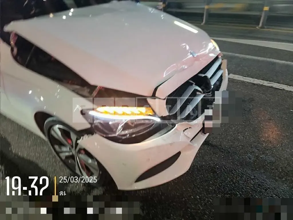 Photo 2 of 3: 2014 Mercedes-Benz C200 — Korean insurance auction