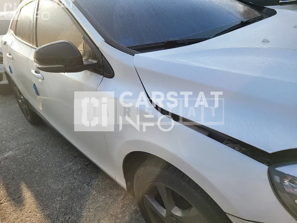 Photo 2 of 17: 2015 Volvo V40CCD3 — Korean insurance auction