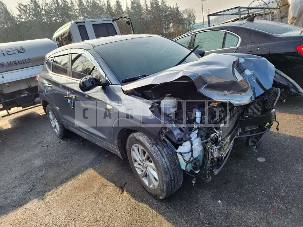 Photo 2 of 8: 2018 Hyundai Tucson, VIN KMHJ2815GJU613845 — Korean insurance auction