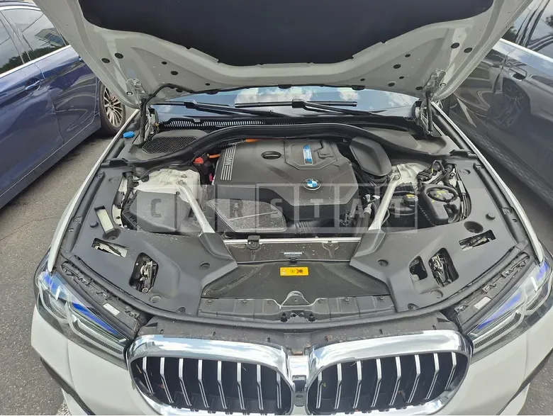 Photo 2 of 35: 2022 BMW 530e — Korean insurance auction