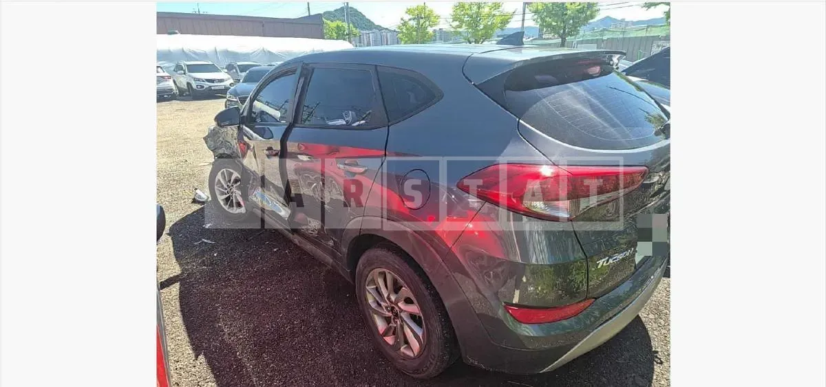 Photo 2 of 10: 2016 Hyundai Tucson TL 2.0 — Korean insurance auction