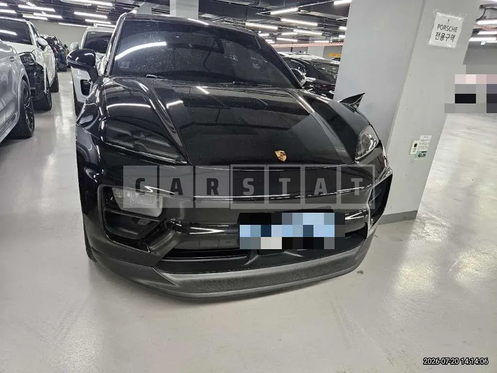 Photo 2 of 20: 2025 Porsche Macan 4 — Korean insurance auction