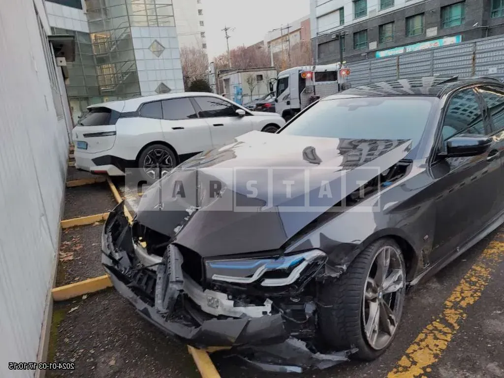 Photo 2 of 9: 2022 BMW M550i xDrive, VIN WBA11BK08NCH95685 — Korean insurance auction
