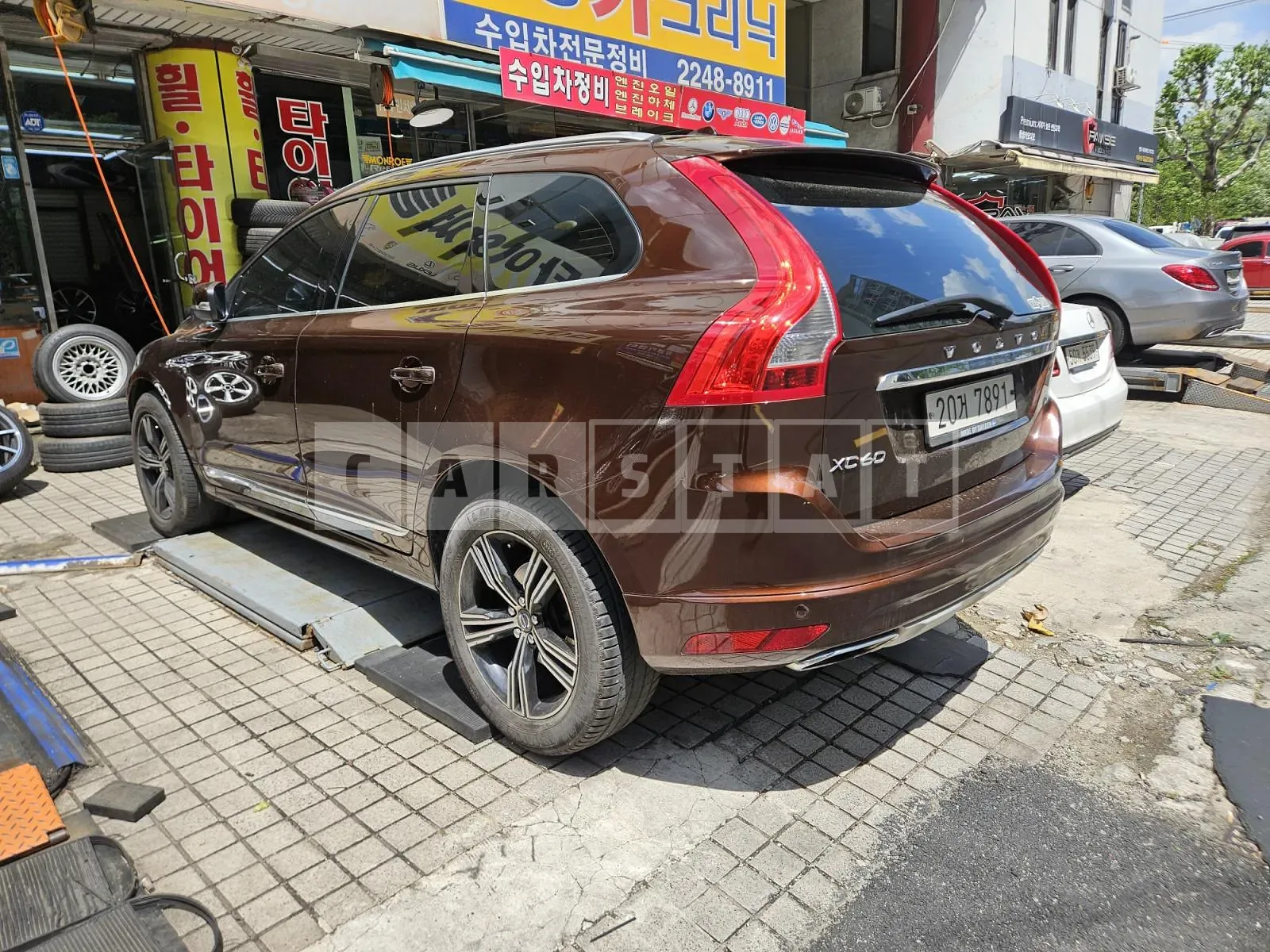 Photo 2 of 6: 2015 Volvo XC60 D4, VIN YV1DZA8BDG2857596 — Korean insurance auction